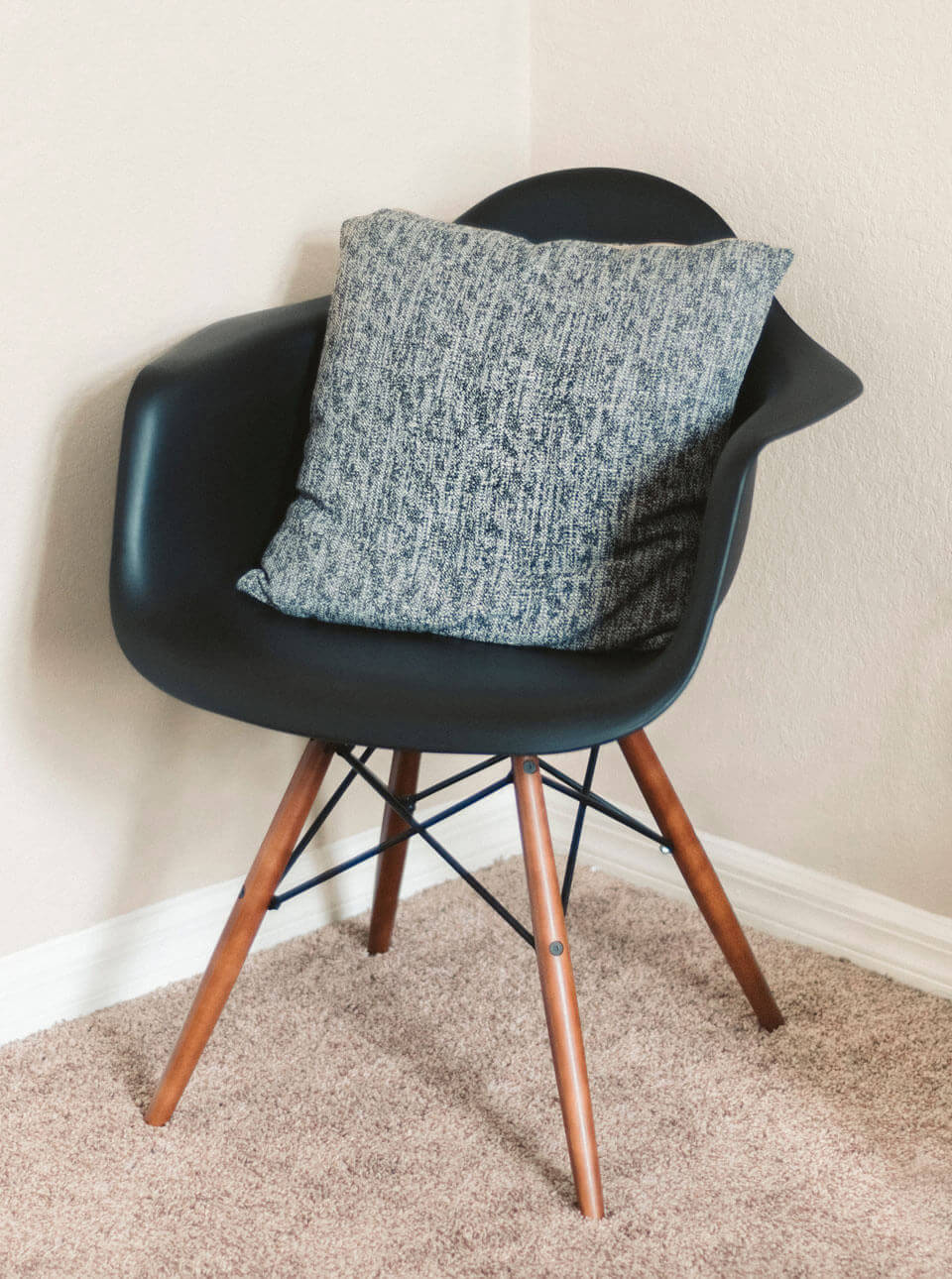 Classic Wooden Chair with Armrests - Image 4